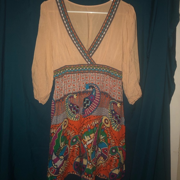 Tan multicolor elastic 3/4 sleeve v neck tunic - Picture 7 of 8